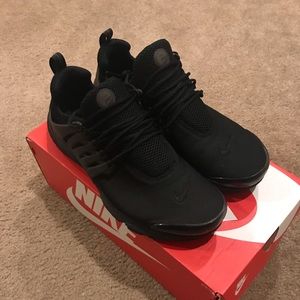Nike presto’s black on black